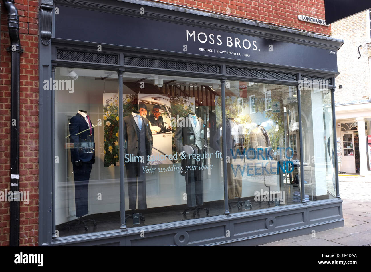 Moss bros menswear store nella città di Canterbury Kent REGNO UNITO Maggio 2015 Foto Stock