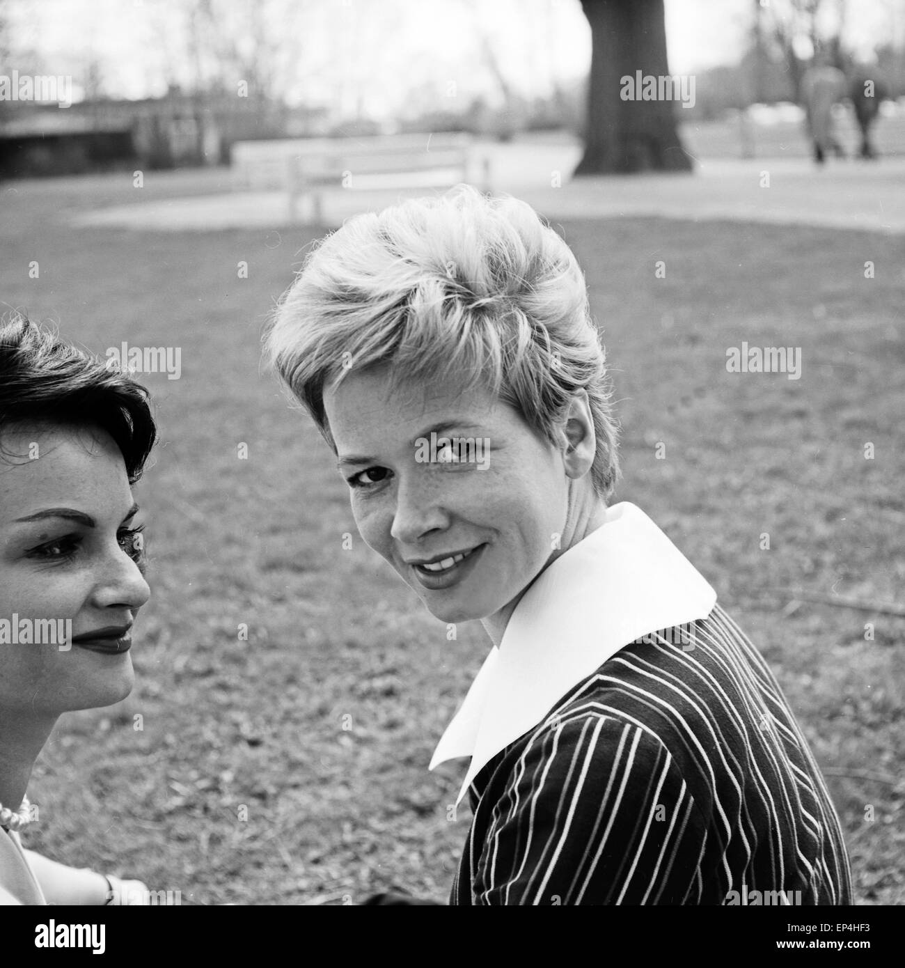 Episodio "Verbrannte Spuren' aus der NDR Krimiserie 'Stahlnetz', Deutschland 1960, Regie: Jürgen Roland, Darsteller: Susanne von Foto Stock