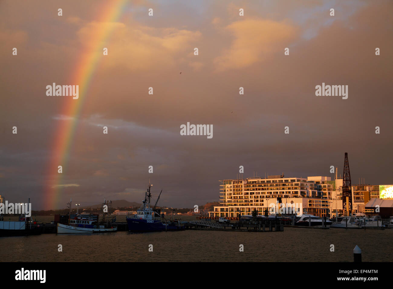 Rainbow e Hilton Hotel, Princes Wharf, Auckland, Isola del nord, Nuova Zelanda Foto Stock