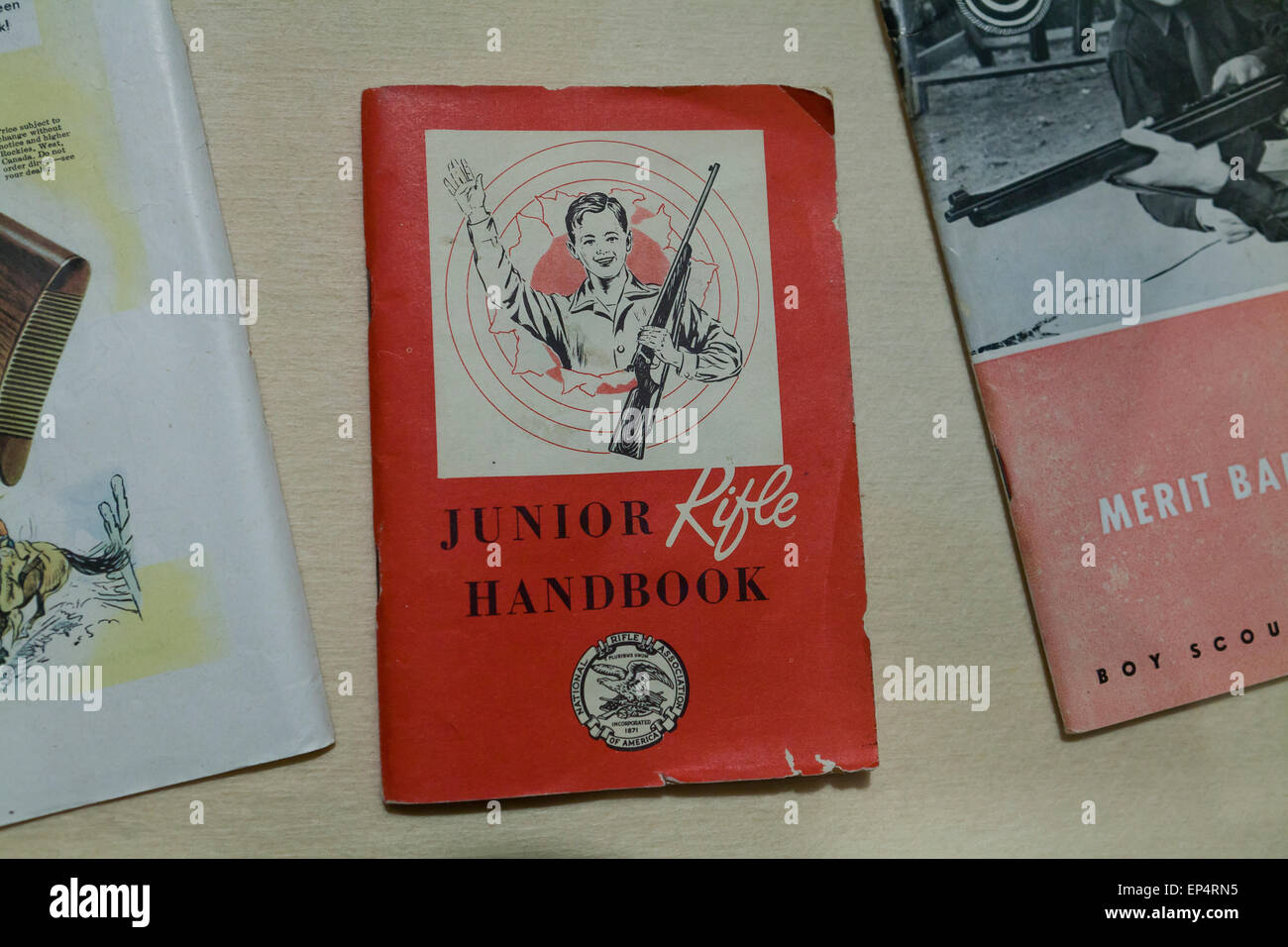 NRA Junior Rifle Handbook, circa 1960 - USA Foto Stock