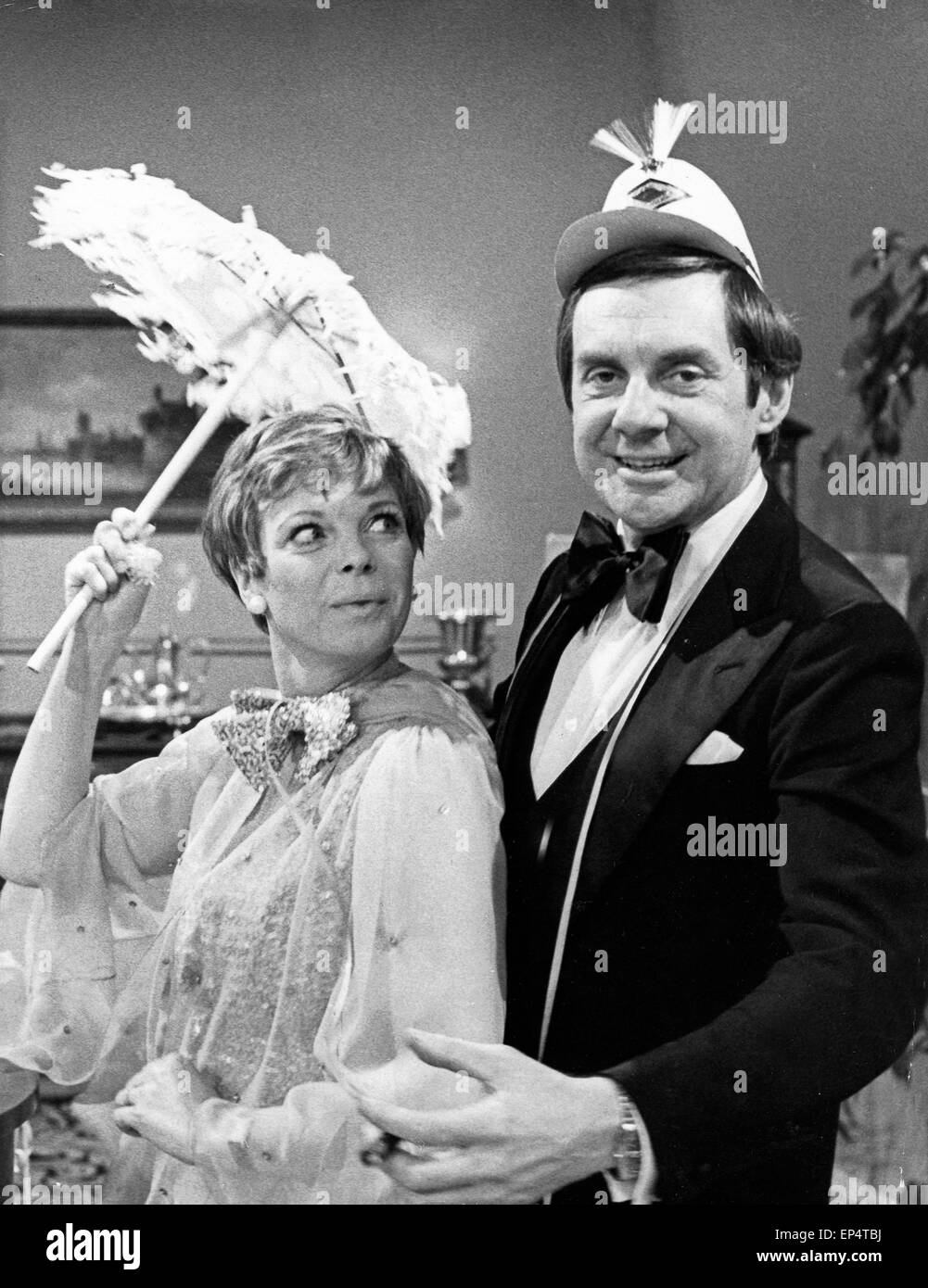 Ein Paar verrücktes, Fernsehserie, Deutschland 1977 - 1980, Sketchserie, Darsteller: Harald Juhnke, Grit Böttcher Foto Stock