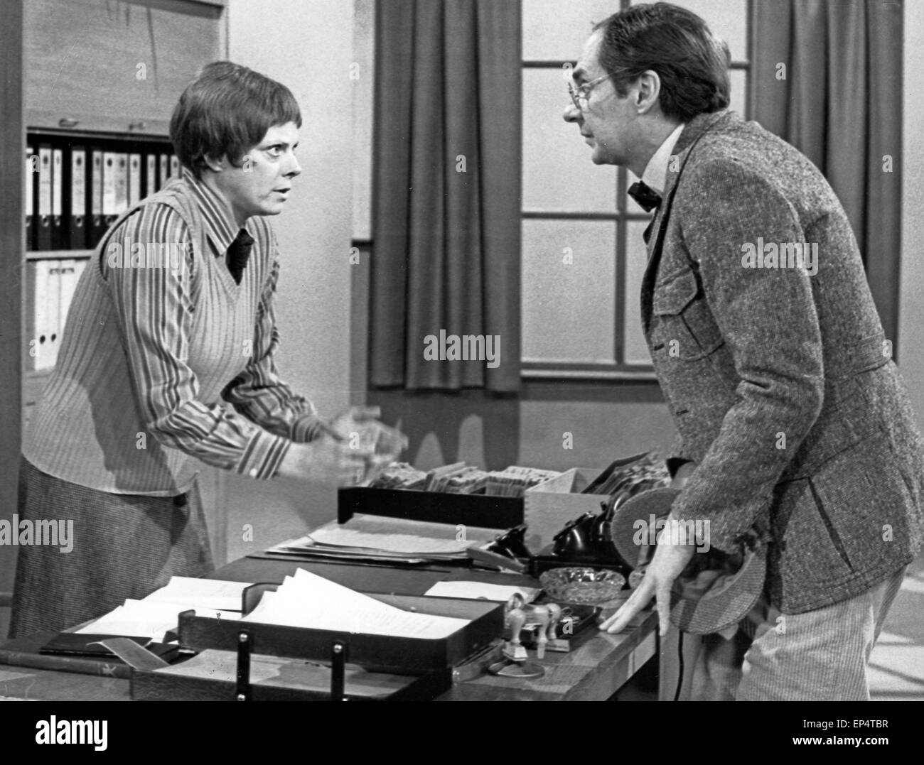 Ein Paar verrücktes, Fernsehserie, Deutschland 1977 - 1980, Sketchserie, Darsteller: Harald Juhnke, Grit Böttcher Foto Stock