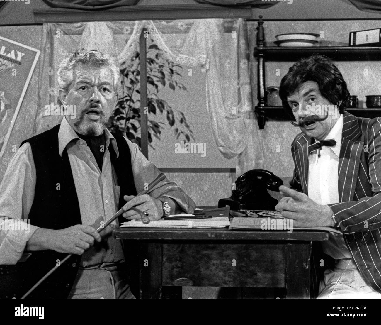 Ein Paar verrücktes, Fernsehserie, Deutschland 1977 - 1980, Sketchserie, Darsteller: Harald Juhnke, Klaus Havenstein Foto Stock