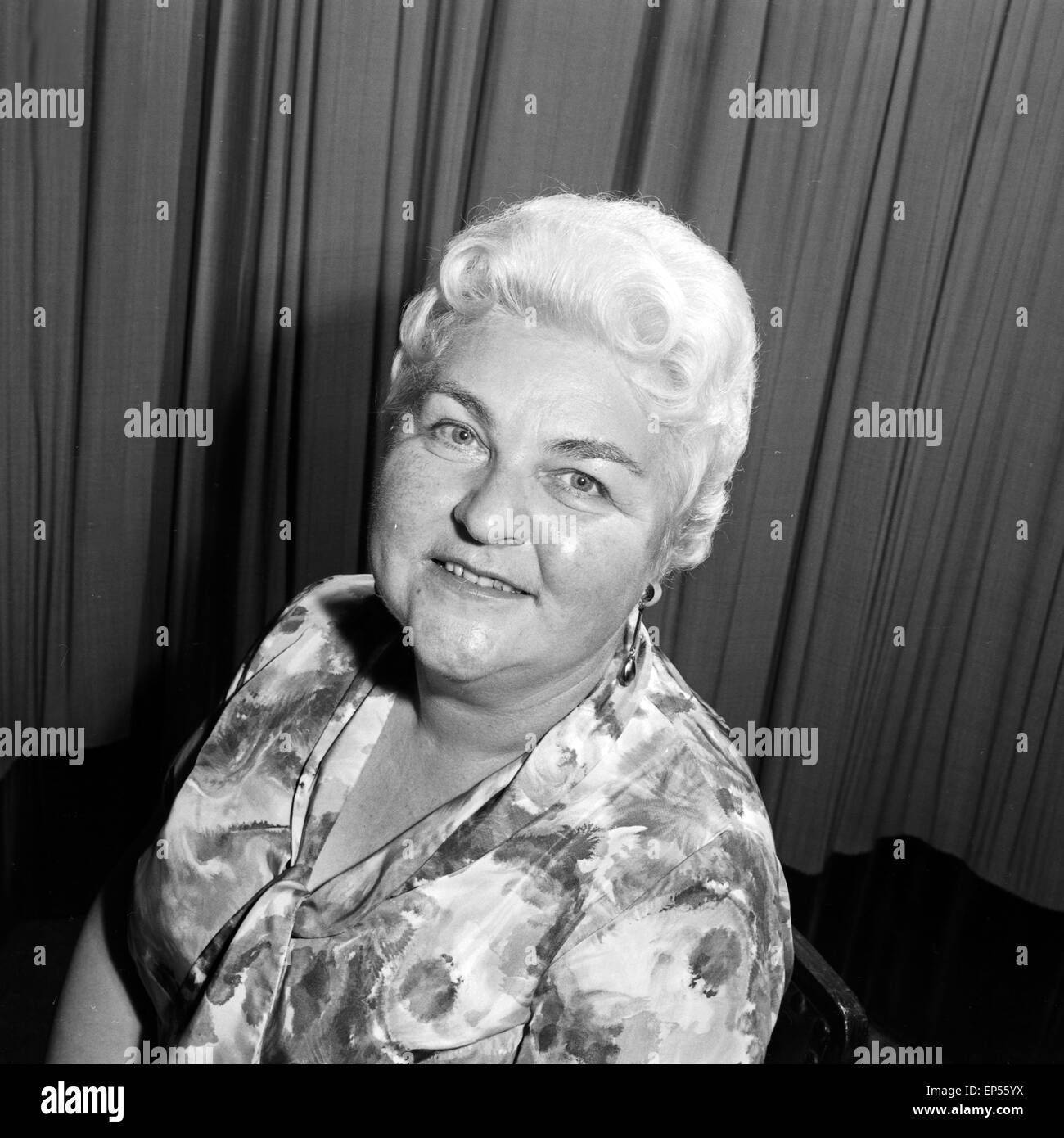 Die Mutter (?) der Hamburger Volksschauspielerin Heidi, Kabel Deutschland 1960er Jahre. La madre di Amburgo attrice Heidi Kabe Foto Stock