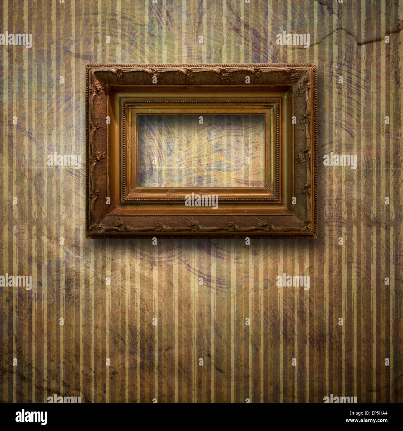 Camera vecchia, grunge interno con cornici in stile barocco Foto Stock