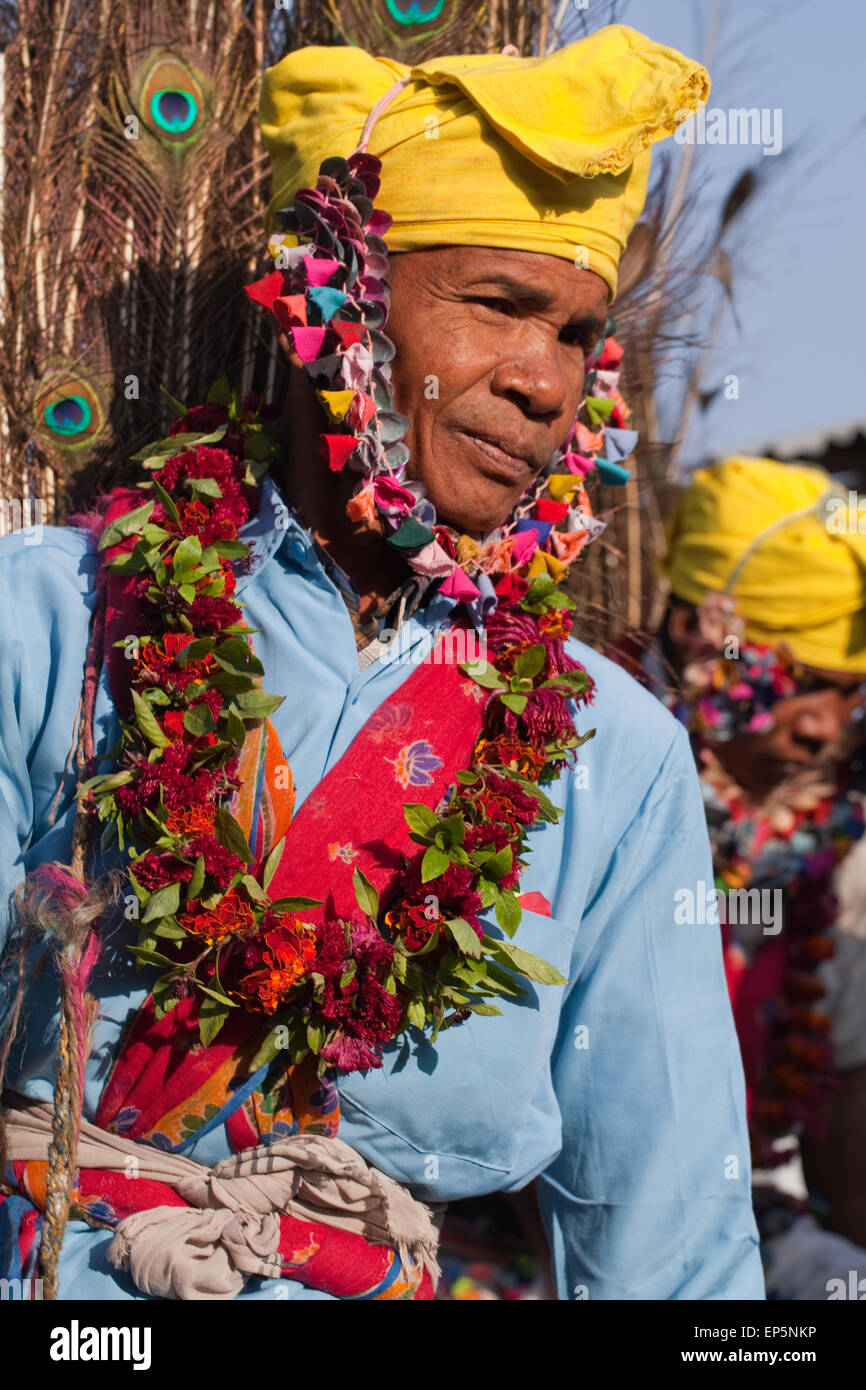 Eventi della comunità; danza di incoraggiare e sostenere le attività culturali delle persone che vivono intorno a Bardia National Park, Nepal. Foto Stock