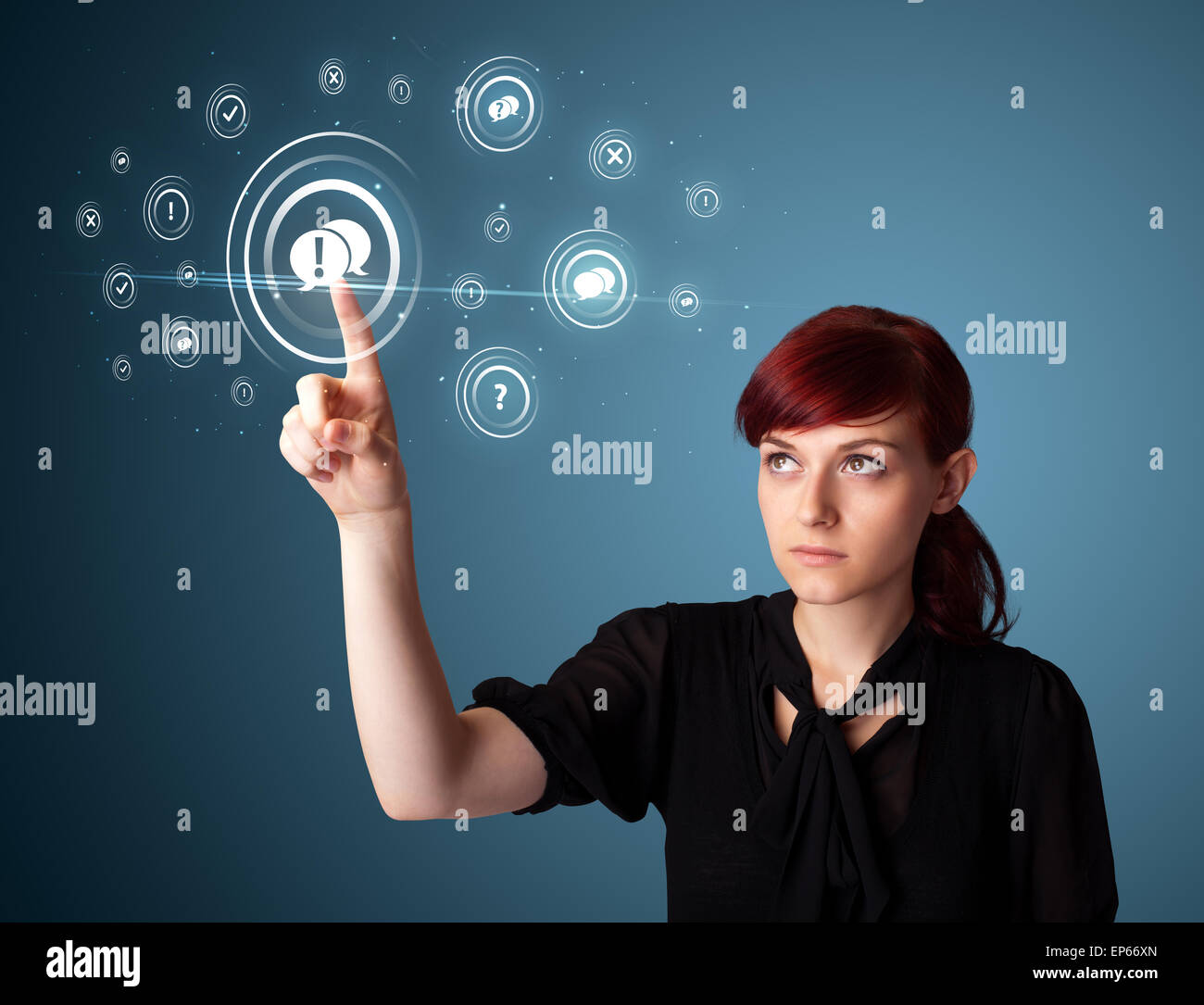 Imprenditrice premendo sociale moderno tipo di icone Foto Stock