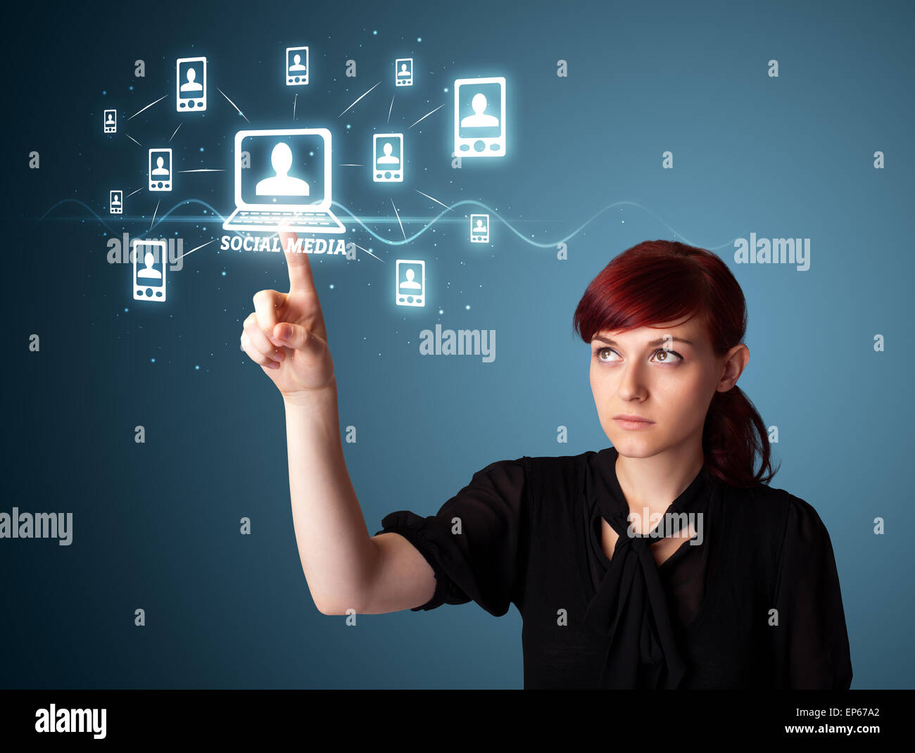 Imprenditrice premendo sociale moderno tipo di icone Foto Stock