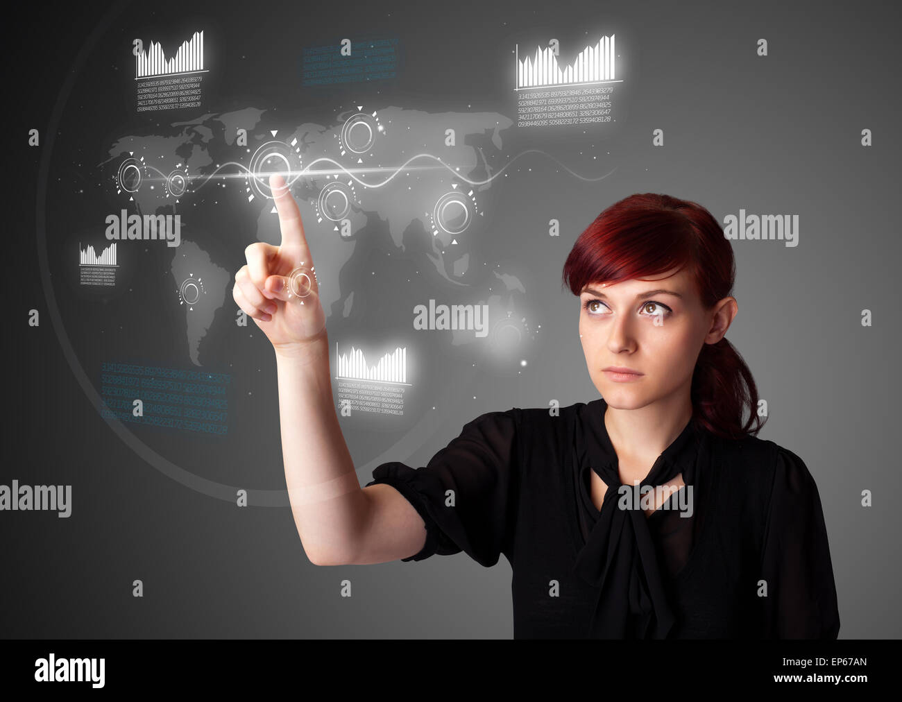 Imprenditrice premendo high tech tipo di pulsanti moderno Foto Stock