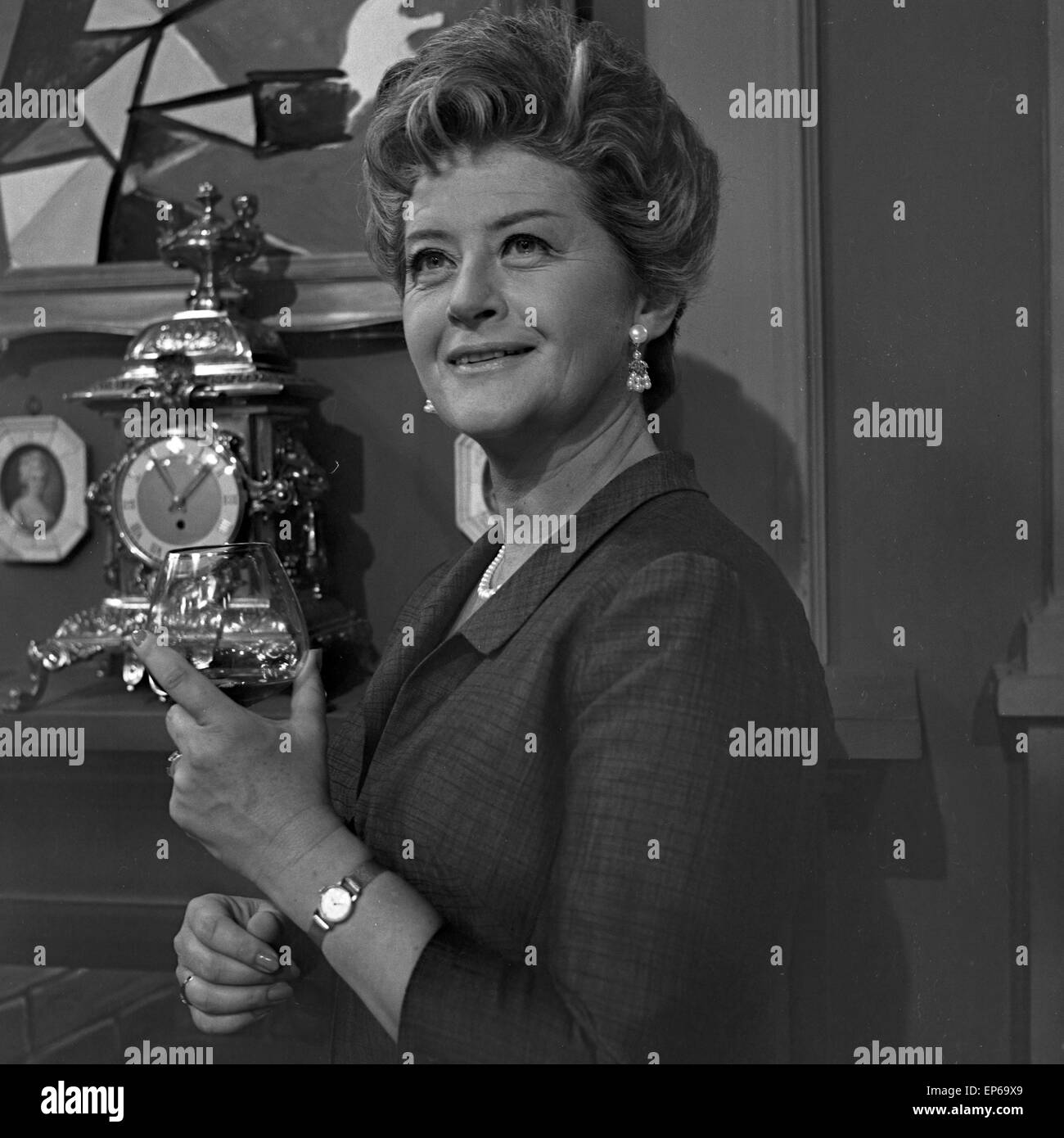 Bezaubernde Mama, Fernsehspiel, Deutschland 1963, Regie: Rudolf Jugert, Darsteller: Susi Nicoletti Foto Stock