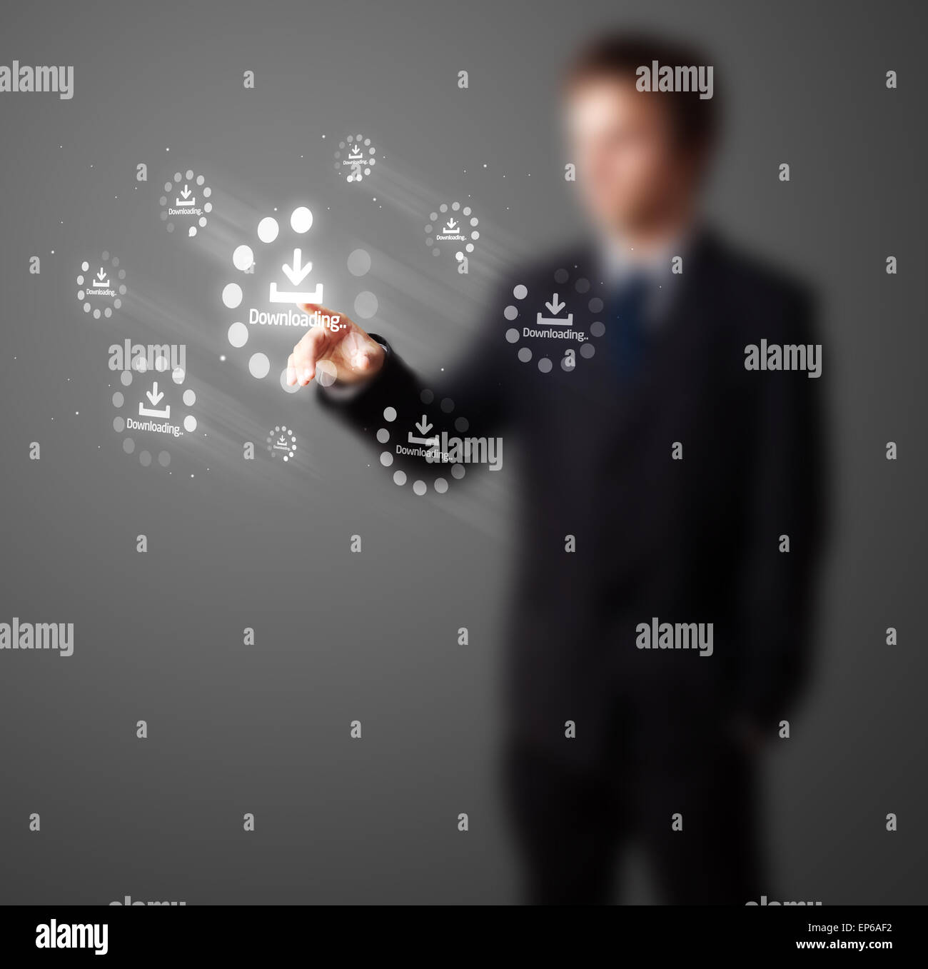 Imprenditore premendo semplice tipo di pulsanti di avvio Foto Stock