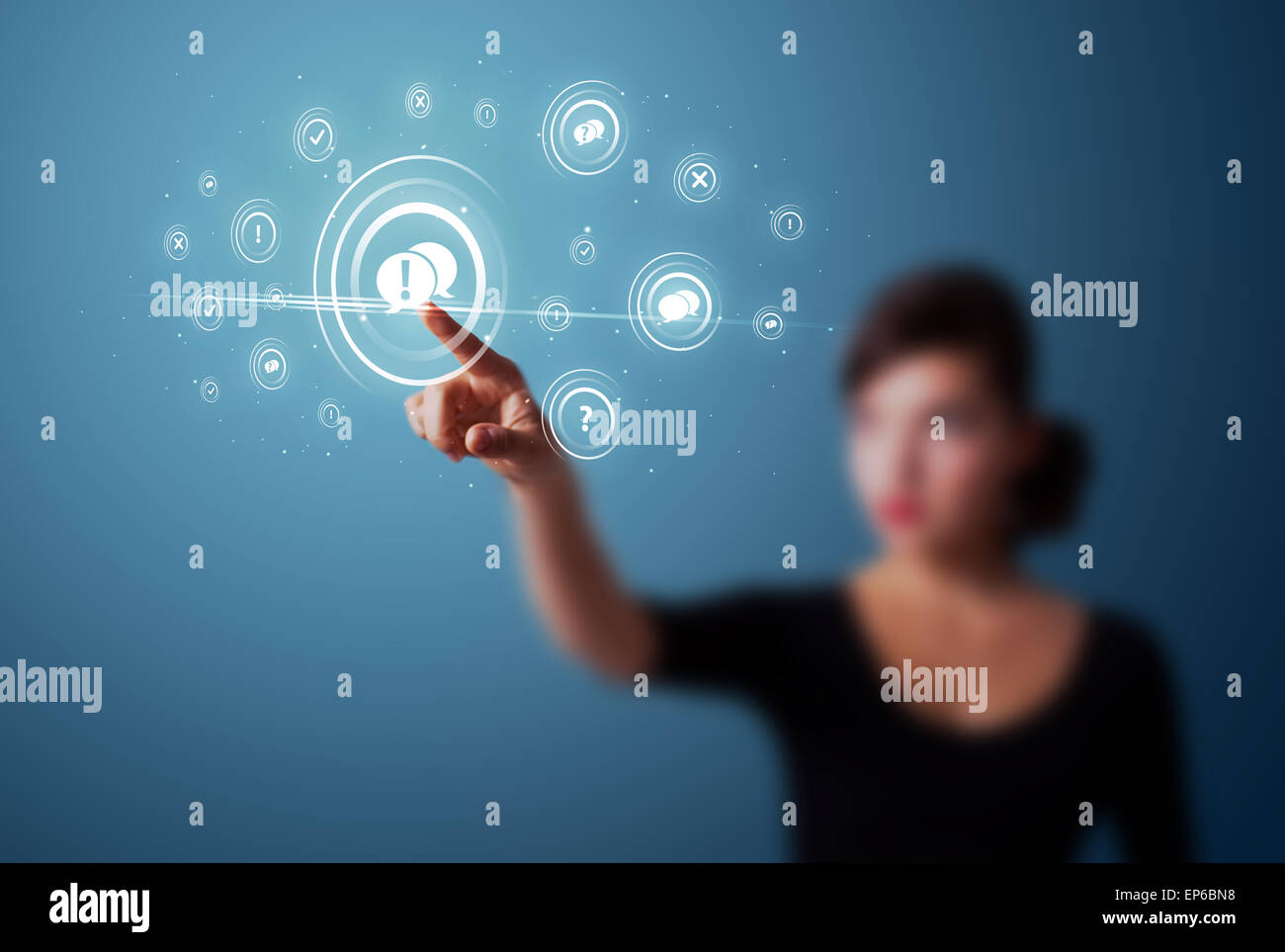 Imprenditrice premendo sociale moderno tipo di icone Foto Stock