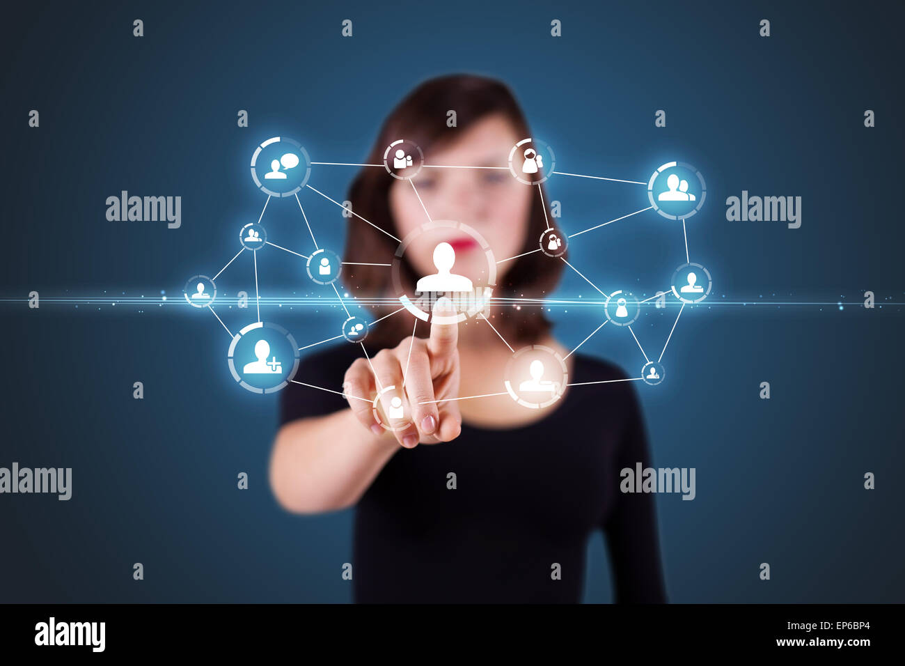 Imprenditrice premendo sociale moderno tipo di icone Foto Stock