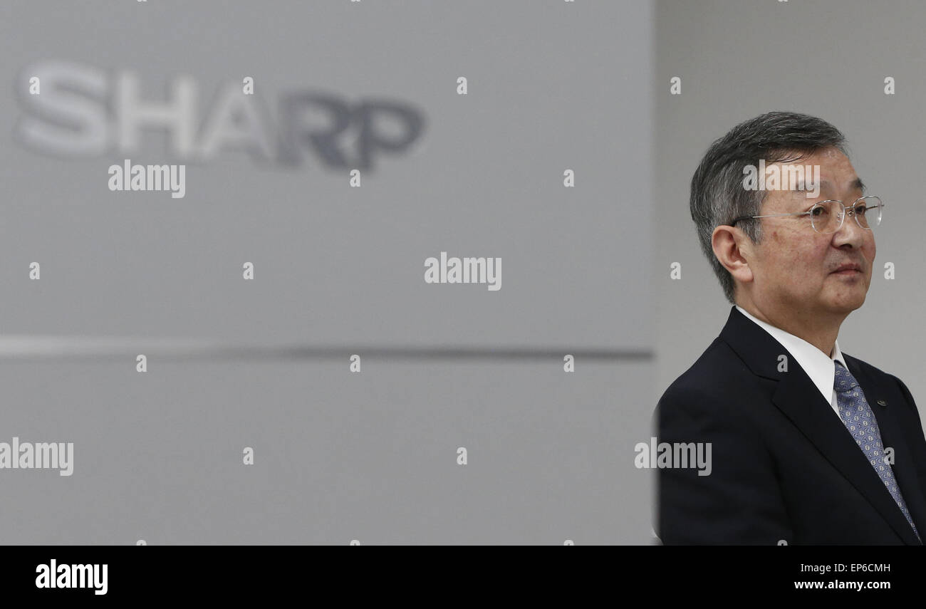 Tokyo, Giappone. 14 Maggio, 2015. Sharp Electronics Corporation Presidente Kozo Takahashi partecipa a una conferenza stampa per annunciare i risultati finanziari per il 2014 anno fiscale e a medio termine business plan in Tokyo, Giappone, 14 maggio 2015. La Sharp ha annunciato una perdita netta di 222.3 miliardi di yen nel bilancio 2014. © Stringer/Xinhua/Alamy Live News Foto Stock