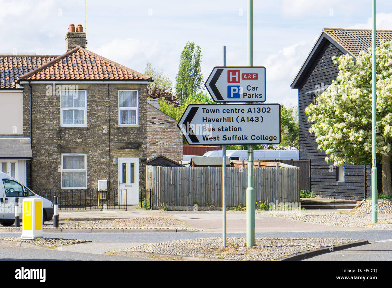 Segno per il centro città e la stazione degli autobus e dei luoghi di Bury St Edmunds, Inghilterra Foto Stock