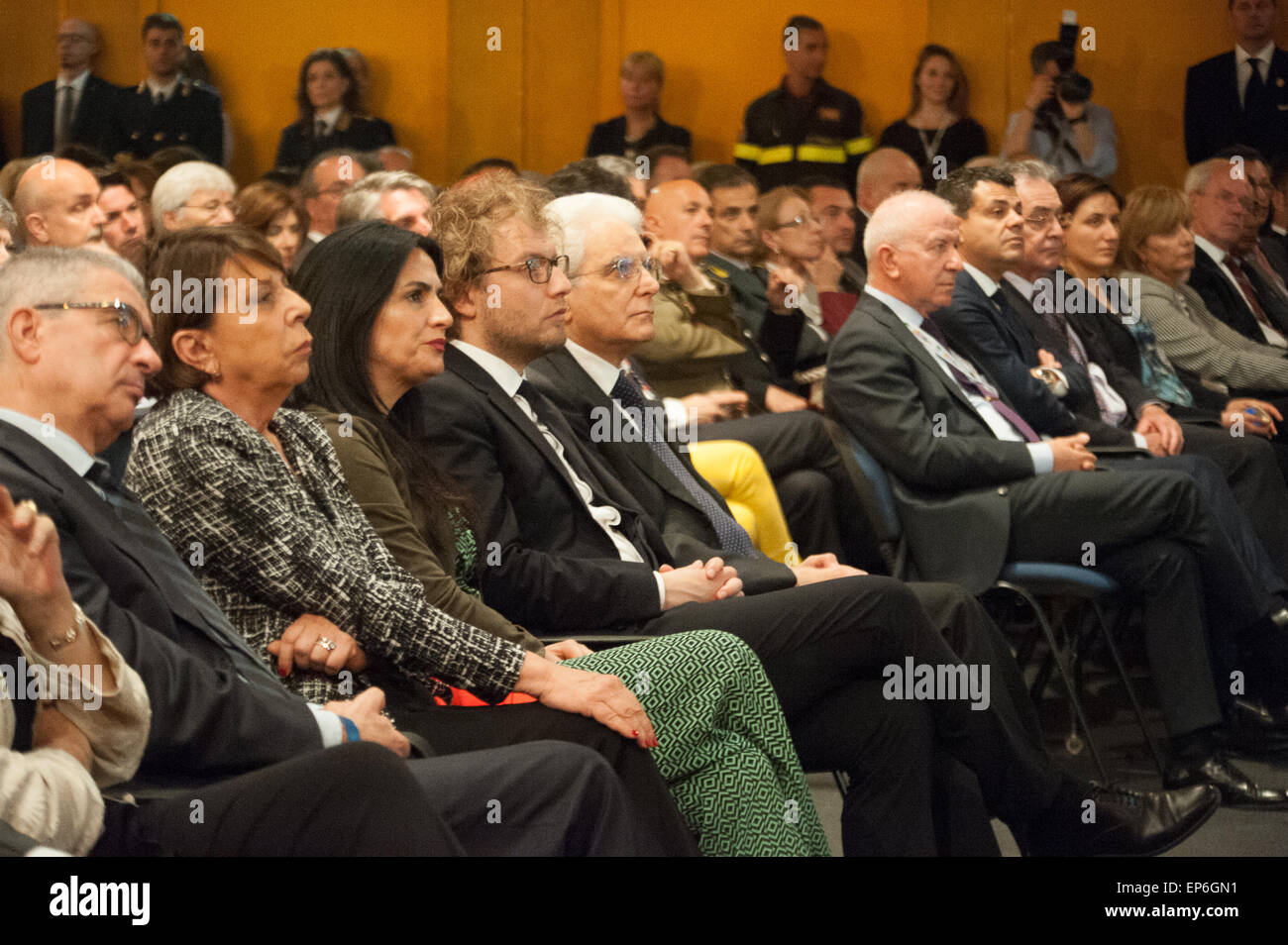 Torino, Italia. 14 Maggio, 2015. XXVIII Fiera internazionale del libro. inaugurazione la Presidente Sergio Mattarella presidente della repubblica italiana tra il credito pubblico: Davvero Facile Star/Alamy Live News Foto Stock