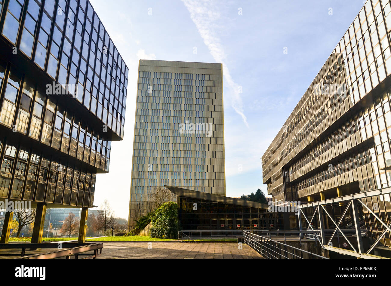 La luce del mattino lucenti oltre alla Corte europea di giustizia e la Commissione europea a Kirchberg, Lussemburgo Foto Stock