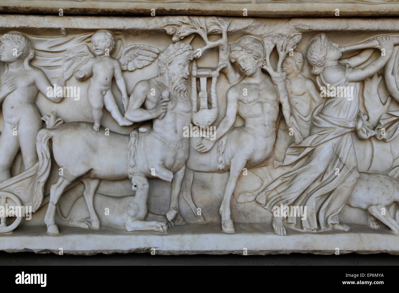 Sarcofago con Dionysiac corteo cerimoniale. Arte romana. 2 ° secolo AC. Roma. L'Italia. Foto Stock