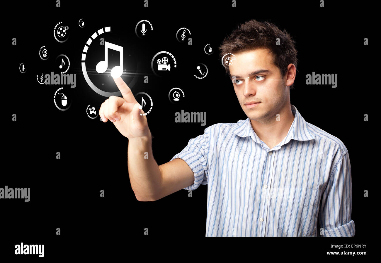 Imprenditore premendo tipo di supporto virtuale di pulsanti Foto Stock