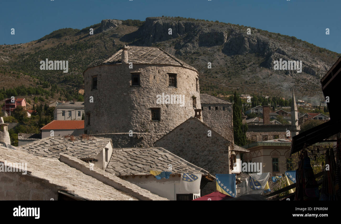 La Bosnia e HERZGOVINA; MOSTAR; Torre Halebija Foto Stock
