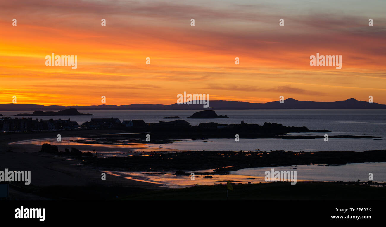 Tramonto sul Firth of Forth e Milsey Bay, North Berwick Foto Stock