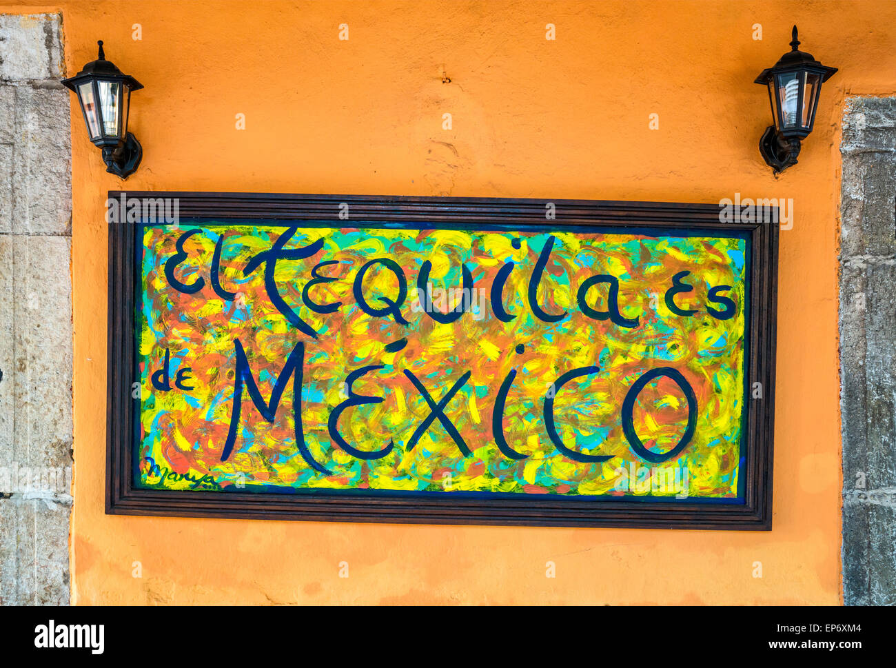 Armonici segno presso il ristorante a Los Portales edificio in Valladolid, stato dello Yucatan, Messico Foto Stock