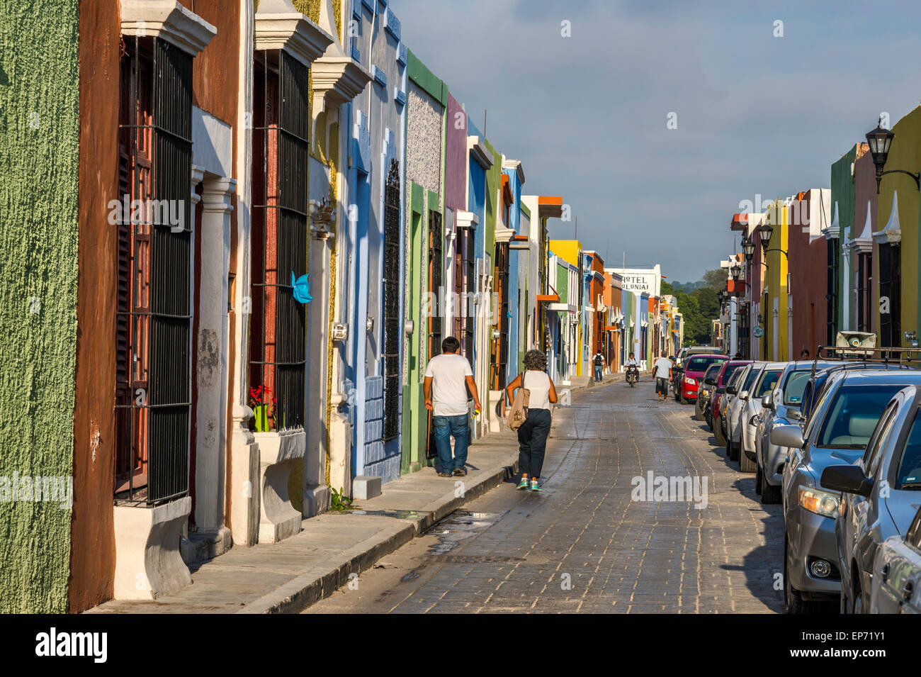 Spagnolo case coloniali in Calle 14 in Campeche, la penisola dello Yucatan, Messico Foto Stock