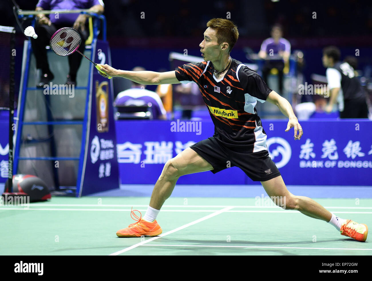 Il Dongguan, la Cina della provincia di Guangdong. 14 Maggio, 2015. La Malaysia ha Lee Chong Wei restituisce un colpo nel suo uomini singoli match contro la Corea del Sud del figlio WanHo durante i quarti tra la Malaysia e la Corea del Sud a 2015 Sudirman Cup BWF World Team misti campionati di Dongguan, Cina del sud della provincia di Guangdong, 14 maggio 2015. Credito: Liu Dawei/Xinhua/Alamy Live News Foto Stock