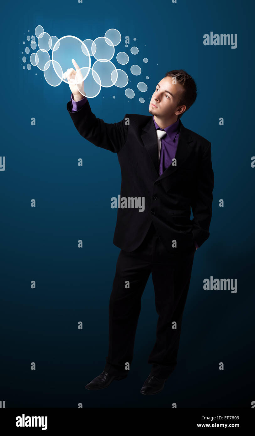 Imprenditore premendo high tech tipo di pulsanti moderno Foto Stock