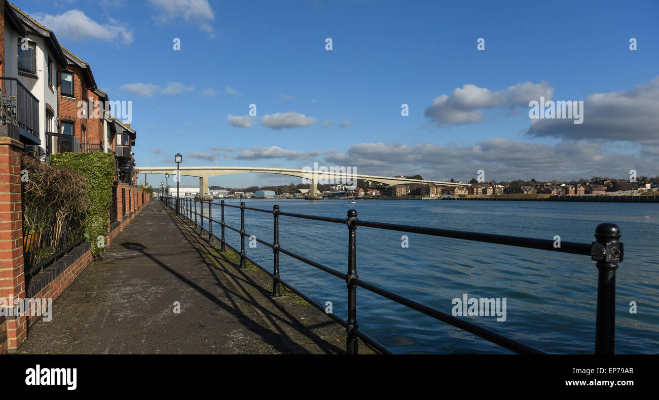 Una vista del Ponte Itchen in Southampton da Ocean Village Foto Stock