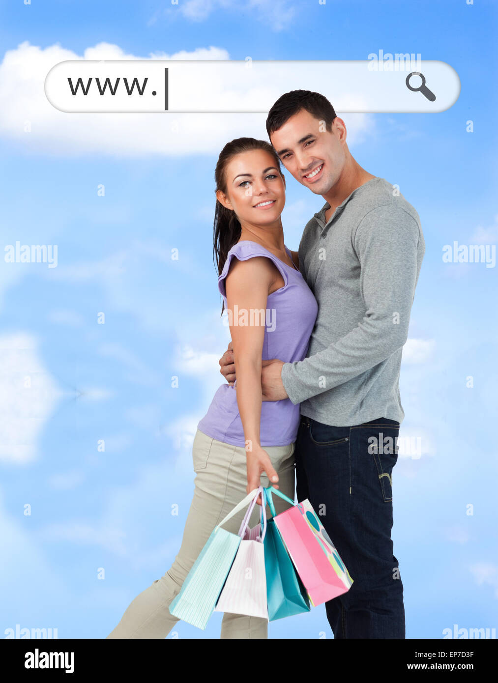 Coppia felice con le loro borse della spesa sotto la barra degli indirizzi Foto Stock