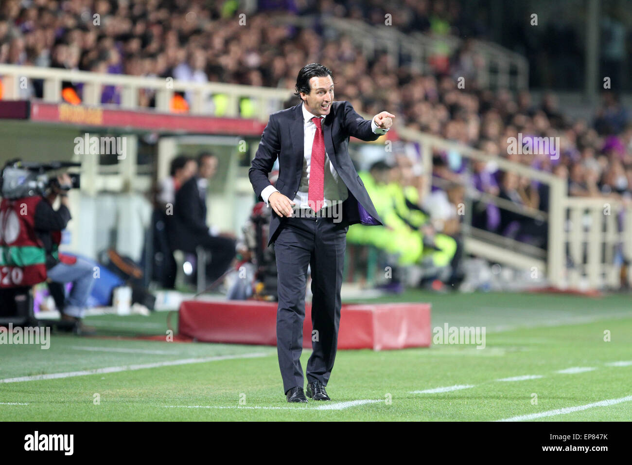 L'Italia, Firenze: Sevilla's Head Coach Unai Emery Etxegoien gesting durante la UEFA Europa League semi-finale seconda gamba partita di calcio tra ACF Fiorentina e FC Sevilla Giovedì 14 Maggio 2015 a Artemio Franchi Stadium di Firenze. Foto Stock