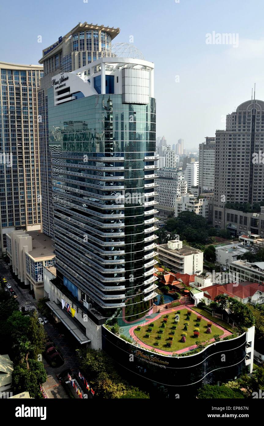 Bangkok, Thailandia: Five Star Hotel Plaza Athenee con il suo tetto topiaria da giardino su Wireless Road Foto Stock