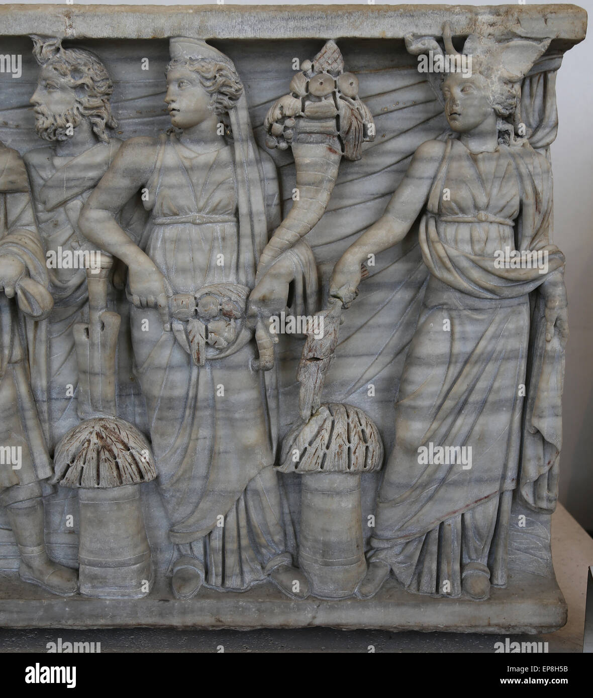 Sarcofago romano. Cerimonia di matrimonio. Dettaglio Abundantia con cornucopia. rilievo. Da Via Latina, 270-80 CE. Roma. Foto Stock