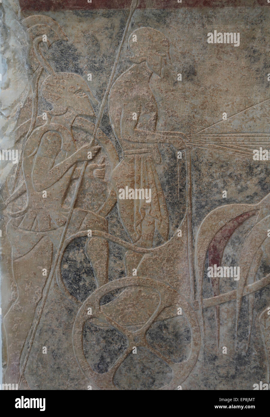 Frammento della stele di marmo (grave marker) di un oplita (piede soldato). Greco, soffitta, ca. 525-515 A.C. Foto Stock