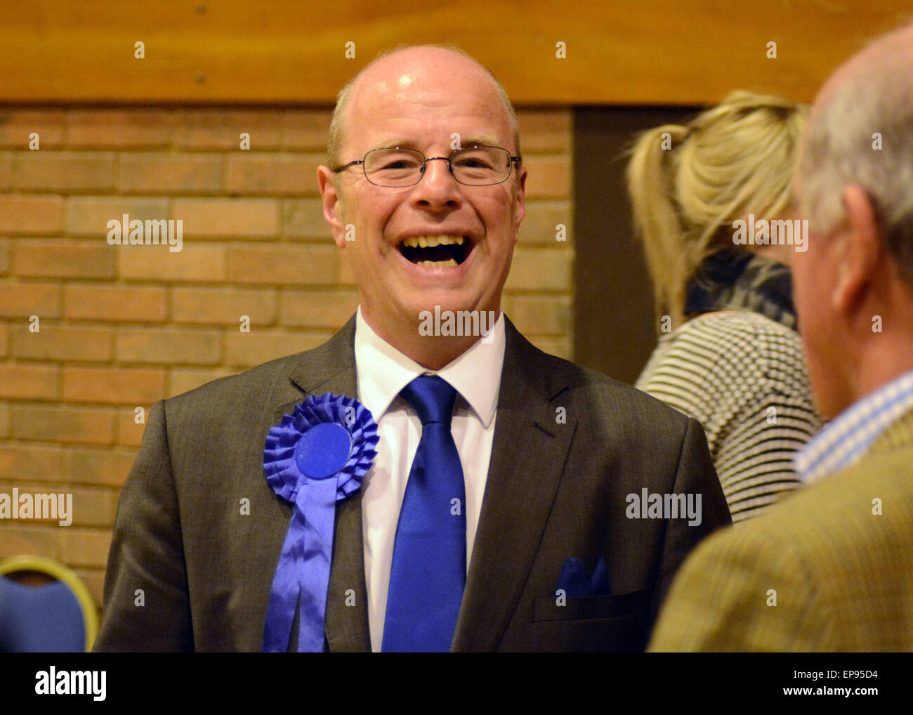 Peter Heaton-Jones Tory membro conservatore del Parlamento per North Devon vincitore delle elezioni generali il 7 maggio 2015 a dichiarazione Foto Stock
