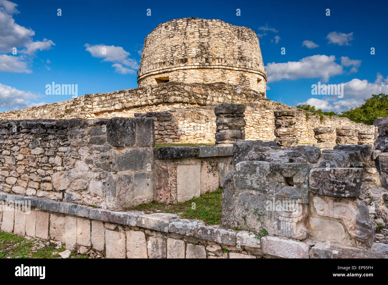 El Templo Redondo (Tempio arrotondato), rovine Maya a Mayapan sito archeologico, stato dello Yucatan, Messico Foto Stock