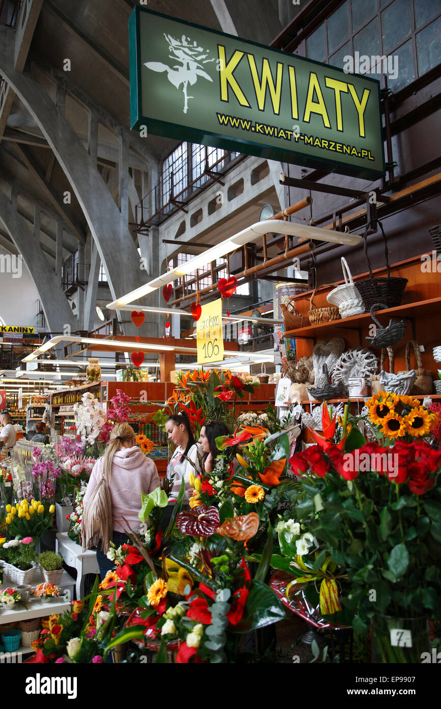 Pressione di stallo di fiori in sala mercato Hala Targowa, Wroclaw, Slesia, Polonia, Europa Foto Stock
