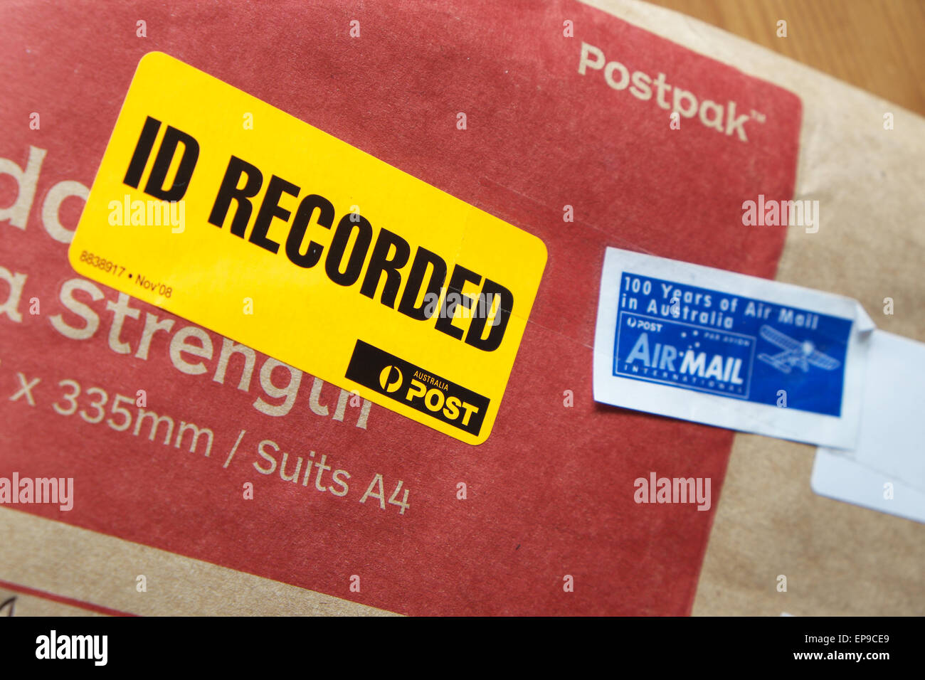 Australia Post postpak jiffy bag con ID registrati e mandata aria etichette di posta Foto Stock