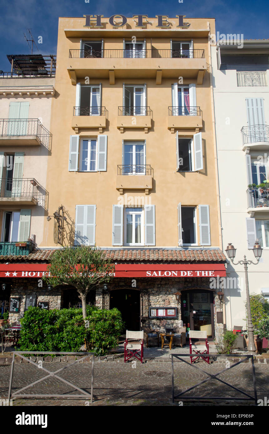 Scena di strada, Antibes città vecchia, Francia Foto Stock
