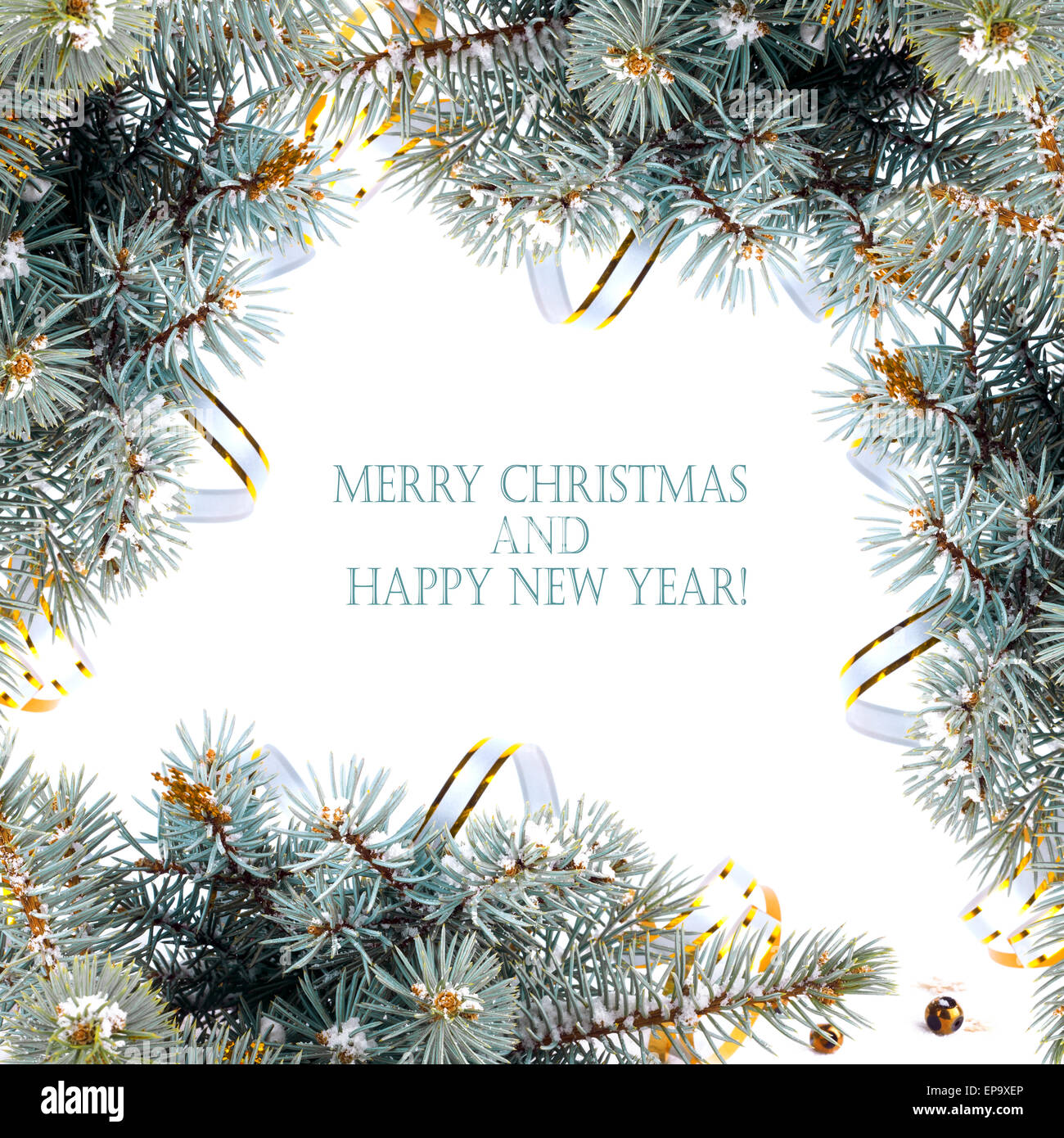Natale ramo fir con oro streamers e stelle su uno sfondo bianco isolato Foto Stock