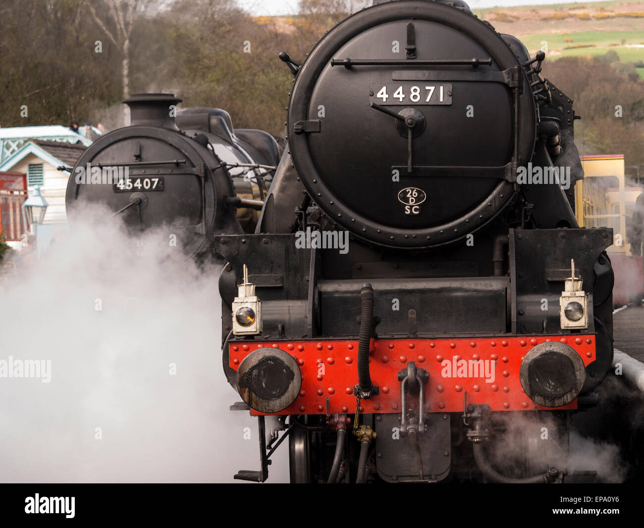 Vintage locomotiva a vapore 44871 LMS a Grosmont station,sulla North Yorkshire Moors Railway,Yorkshire,UK.preso 12/04/2015 Foto Stock Vintage locomotiva a vapore 44871 LMS a Grosmont station,sulla North Yorkshire Moors Railway,Yorkshire,UK.preso 12/04/2015 Foto Stock