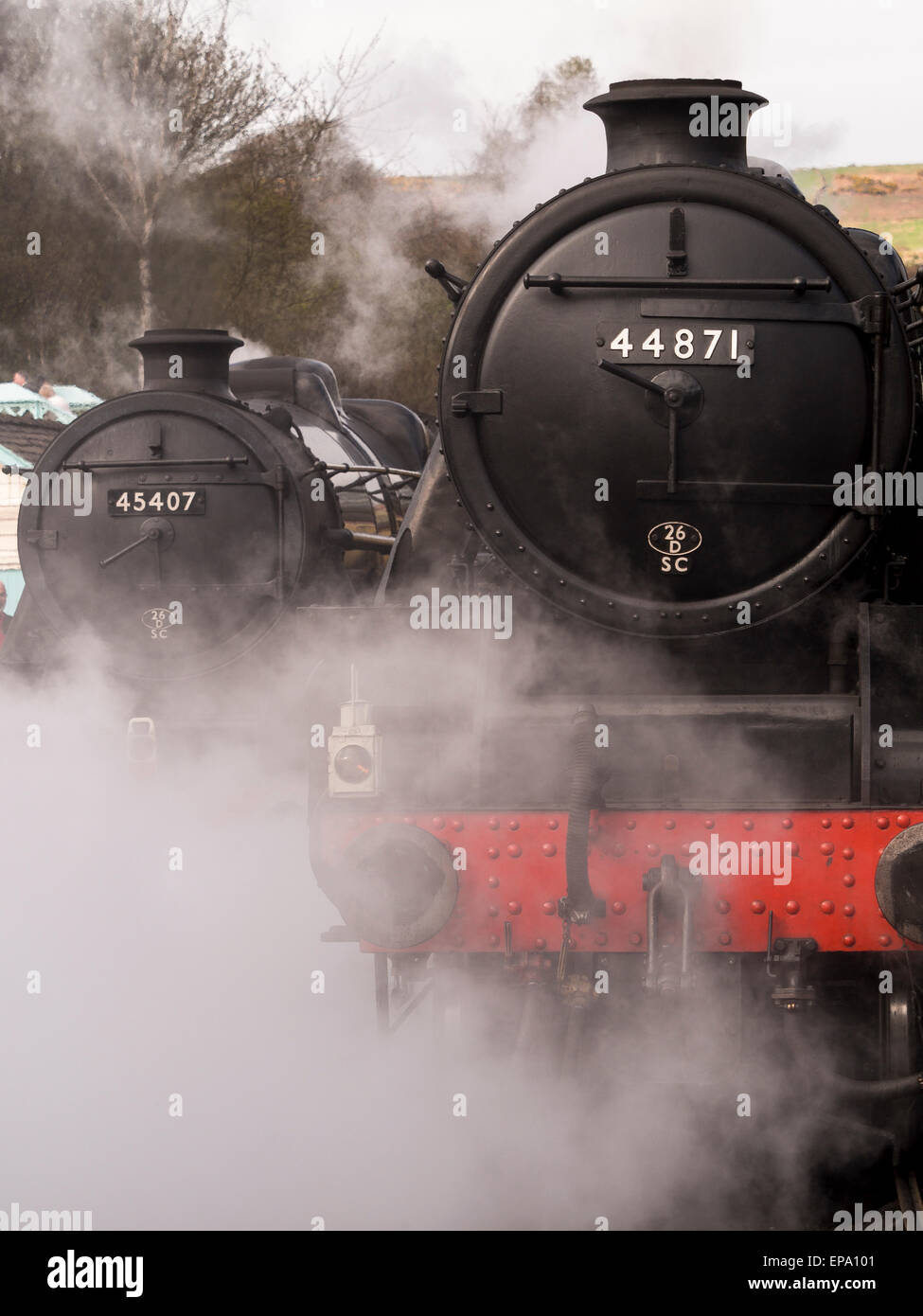 Vintage locomotiva a vapore 44871 LMS a Grosmont station,sulla North Yorkshire Moors Railway,Yorkshire,UK.preso 12/04/2015 Foto Stock Vintage locomotiva a vapore 44871 LMS a Grosmont station,sulla North Yorkshire Moors Railway,Yorkshire,UK.preso 12/04/2015 Foto Stock