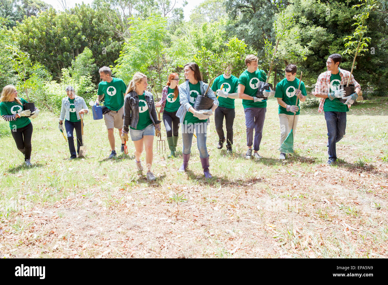 Volontariato ambientalista piantare Foto Stock