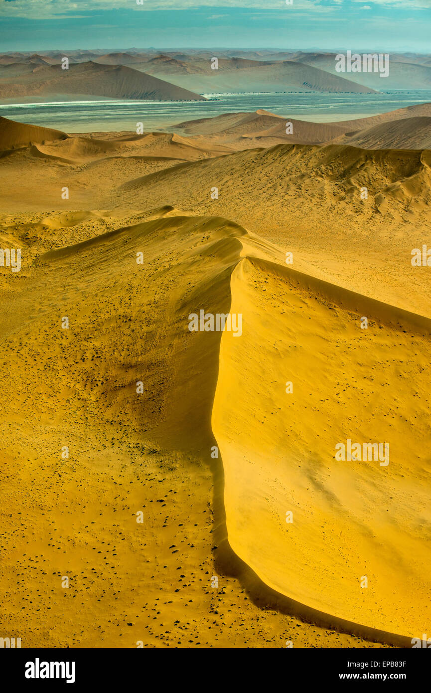 Africa, Namibia. Deserto del Namib. Sossusvlei, Naukluft Park. Dune di foto aeree. Foto Stock