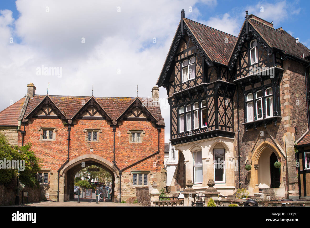 Malvern Priory Gatehouse e Abbey Hotel, Worcestershire, England, Regno Unito Foto Stock