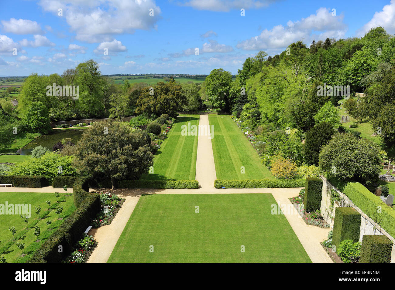 Una formale inglese giardino paesaggistico Foto Stock