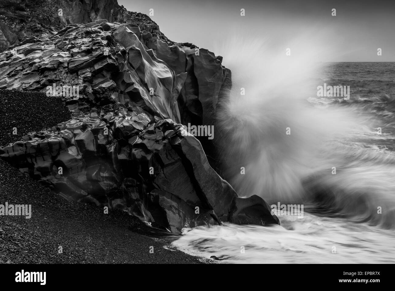 Islanda vacanza e turismo foto - mare Reynisdrangar pile Foto Stock