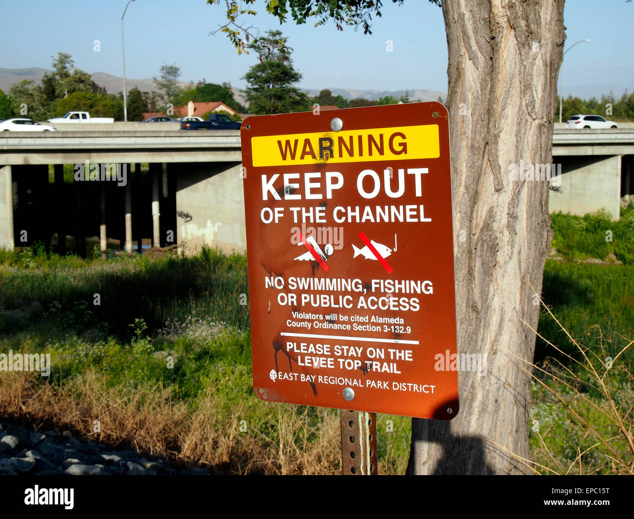 Segnale di avviso, Alameda Creek Trail regionale, Union City, CA USA Foto Stock
