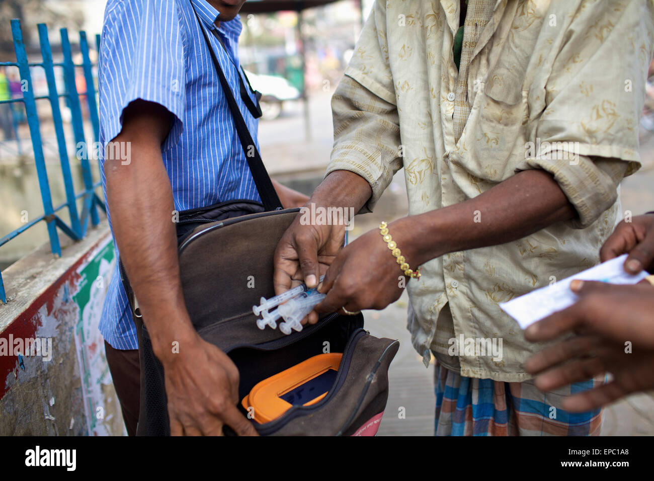 Lo scambio di aghi; Dacca in Bangladesh Foto Stock